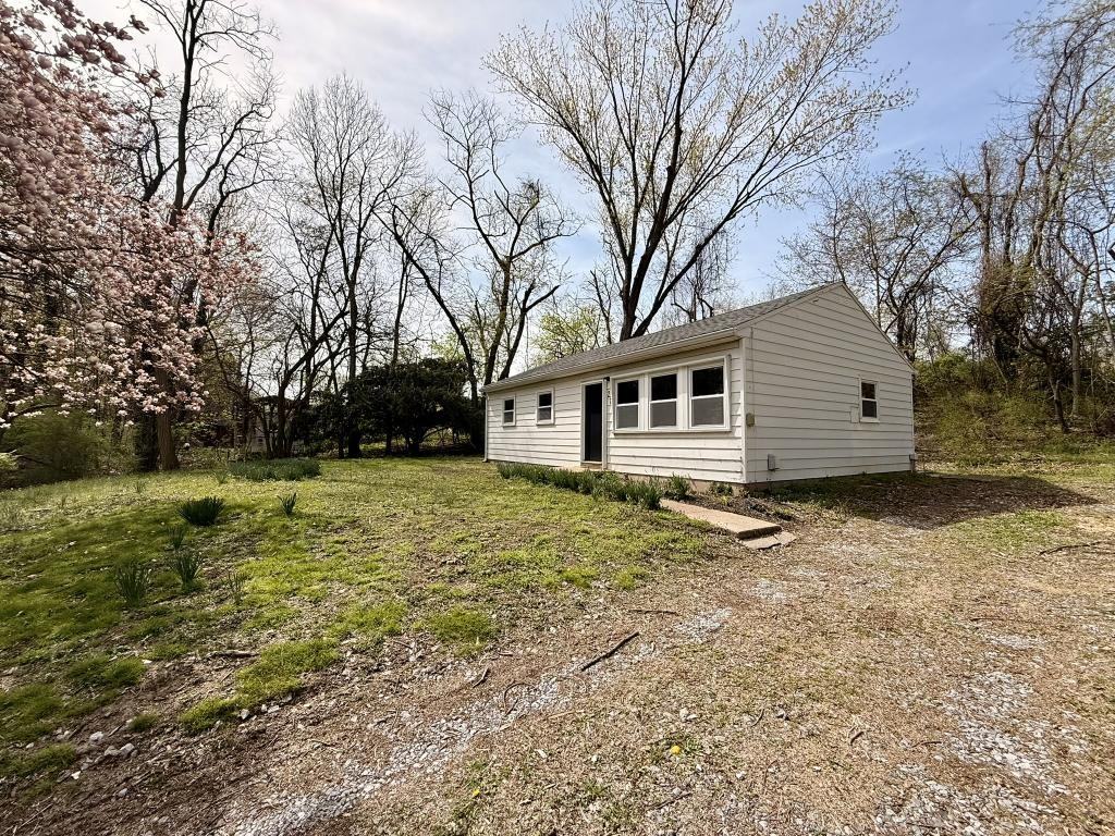 271 Sawmill Rd - Photo 2 of 17