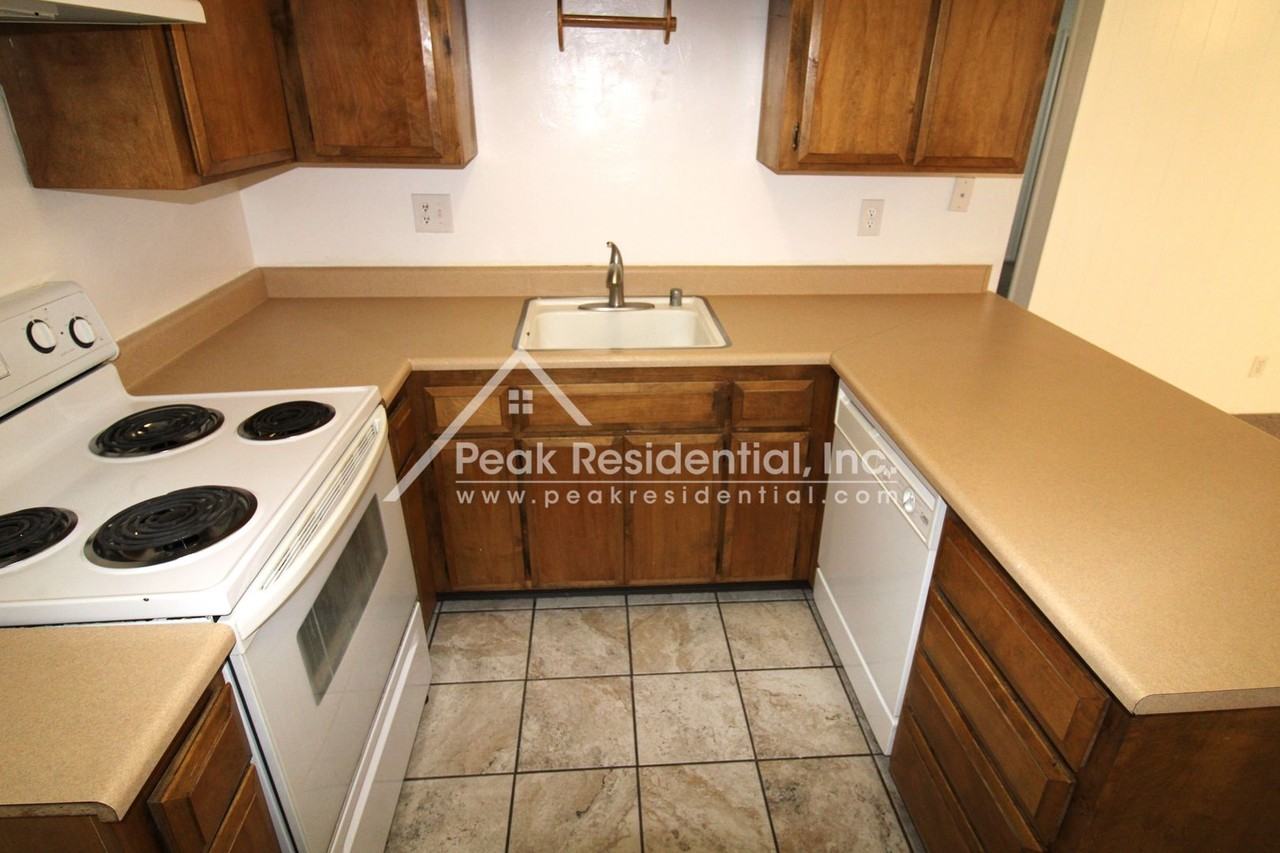 4819 Suncrest Way - Photo 7 of 17