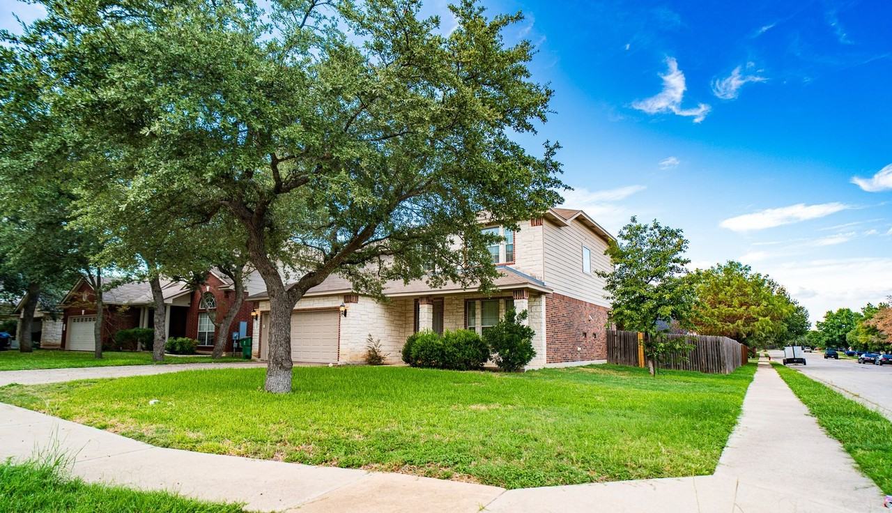 2301 Giddens Dr - Photo 3 of 50