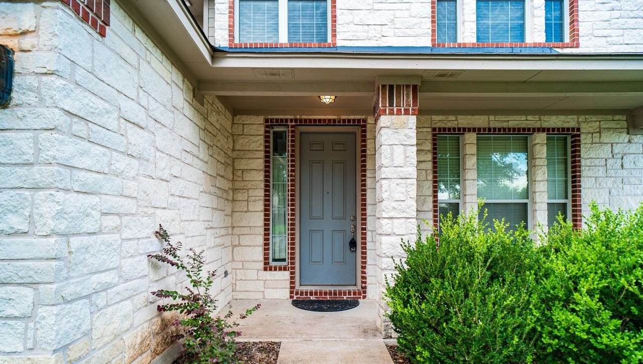 2301 Giddens Dr - Photo 7 of 50