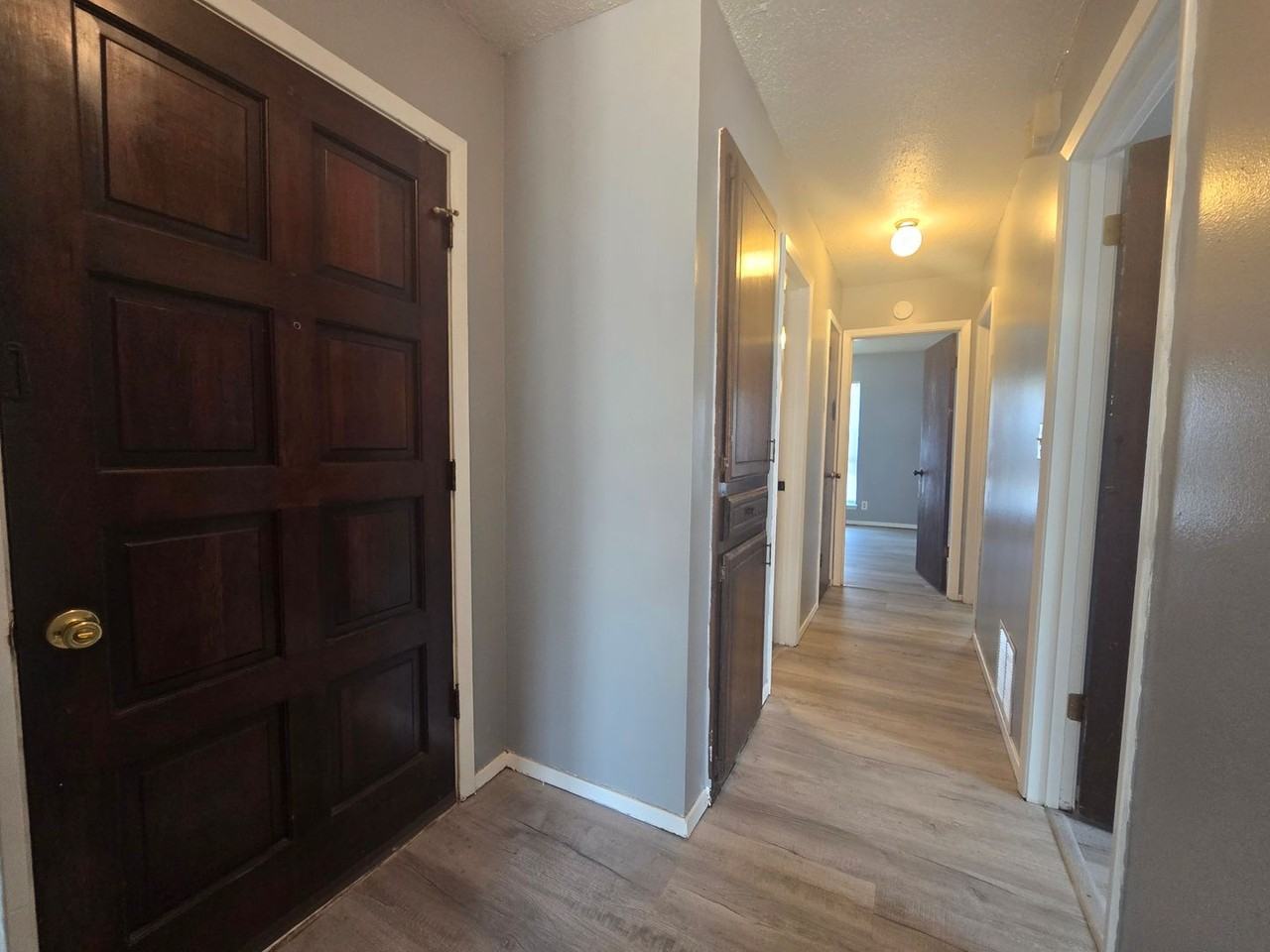 23 Arapaho Dr - Photo 3 of 26