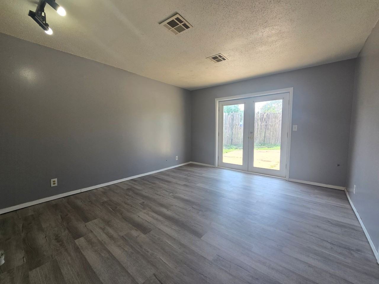 23 Arapaho Dr - Photo 4 of 26