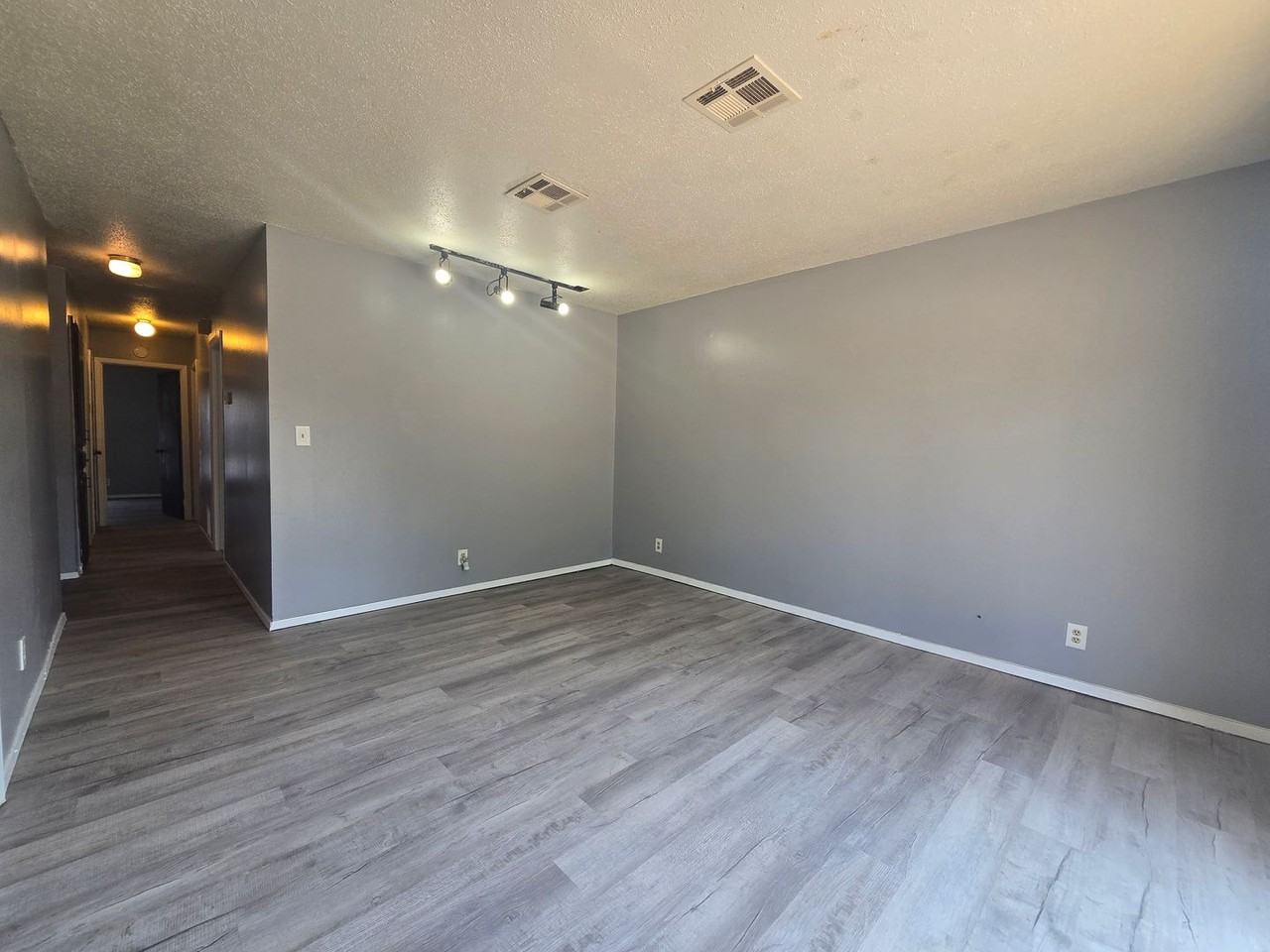 23 Arapaho Dr - Photo 5 of 26