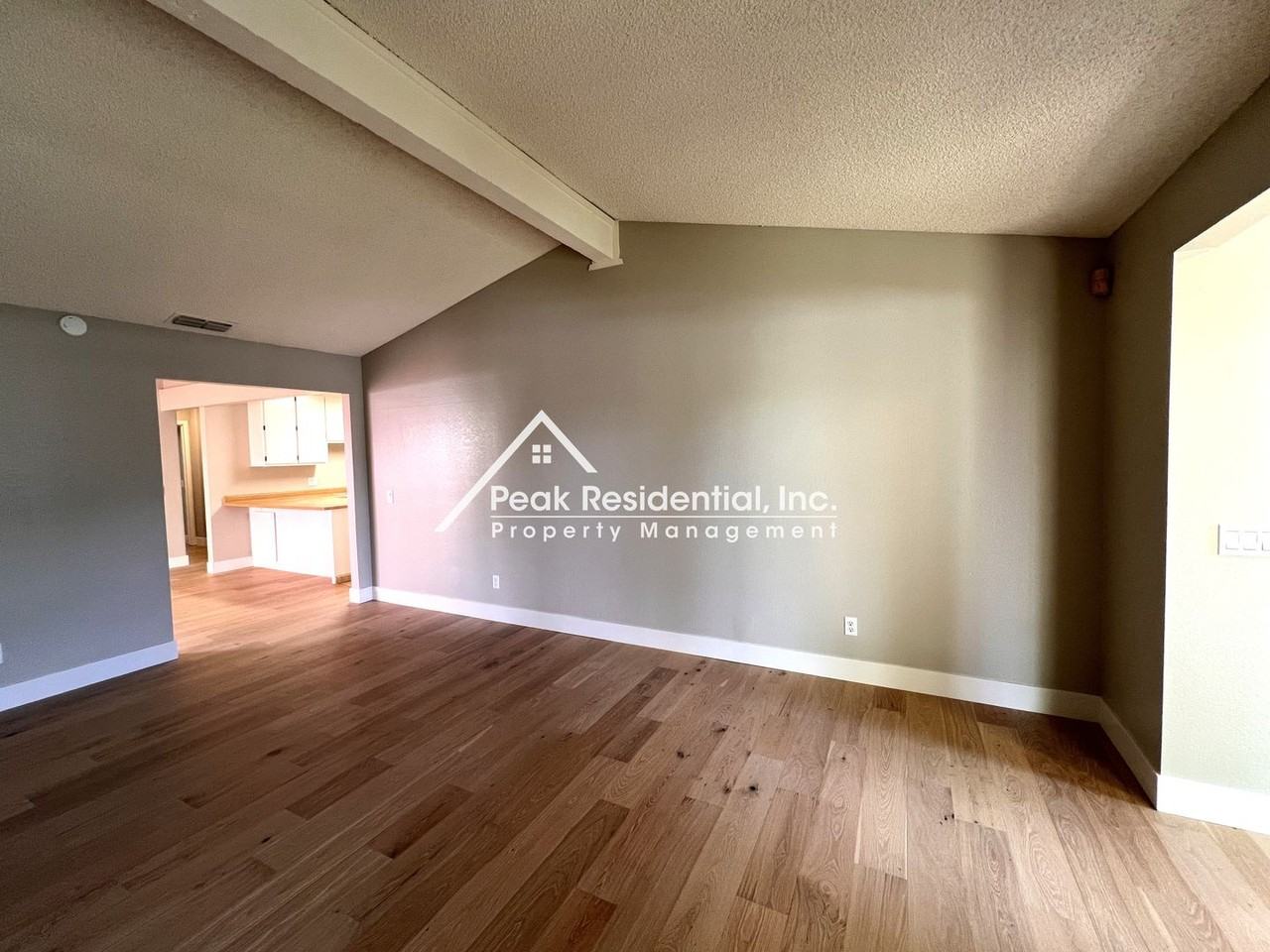 7639 Clover Woods Ct - Photo 4 of 19