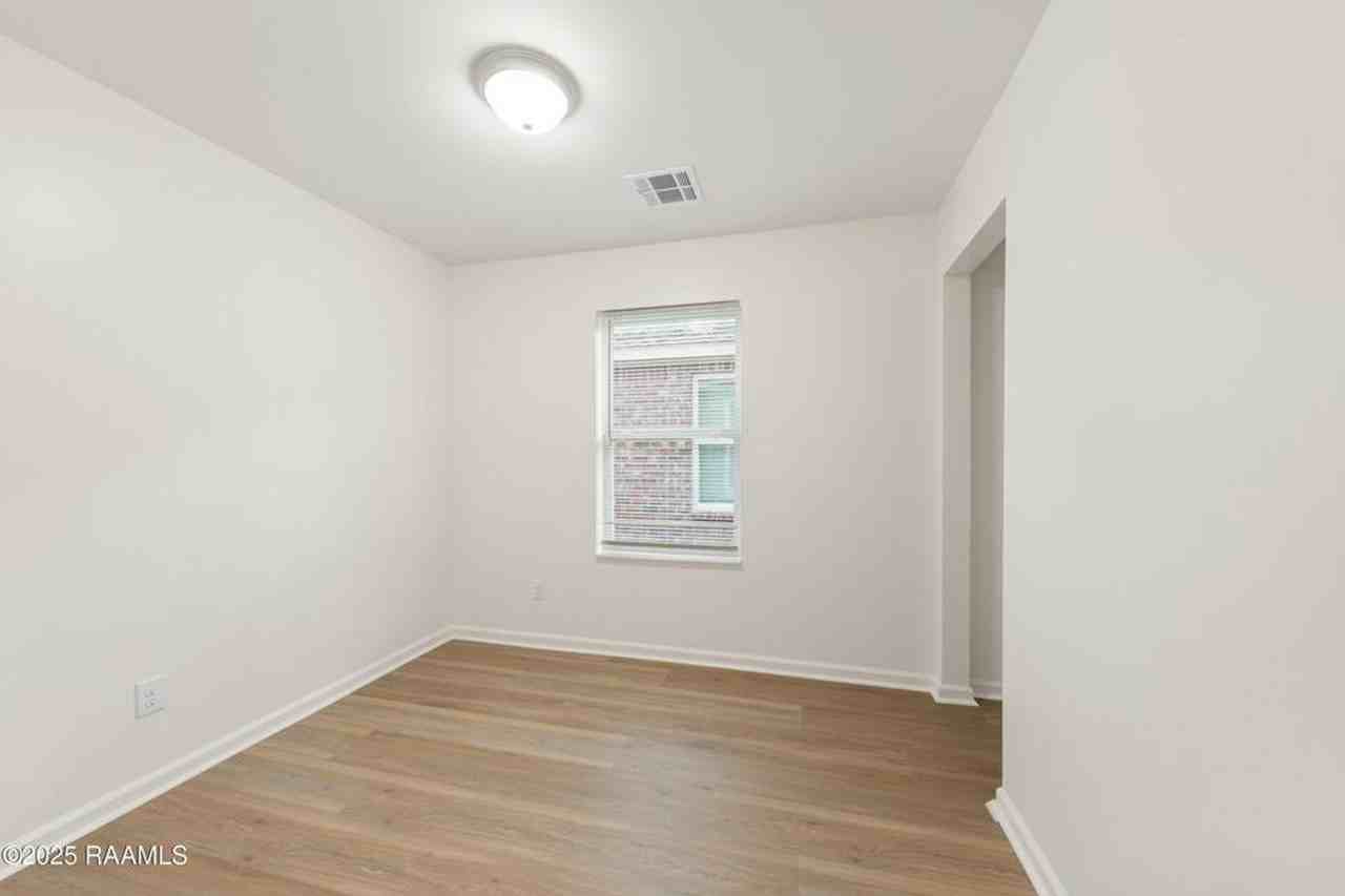 503 Joan Street - Photo 6 of 11