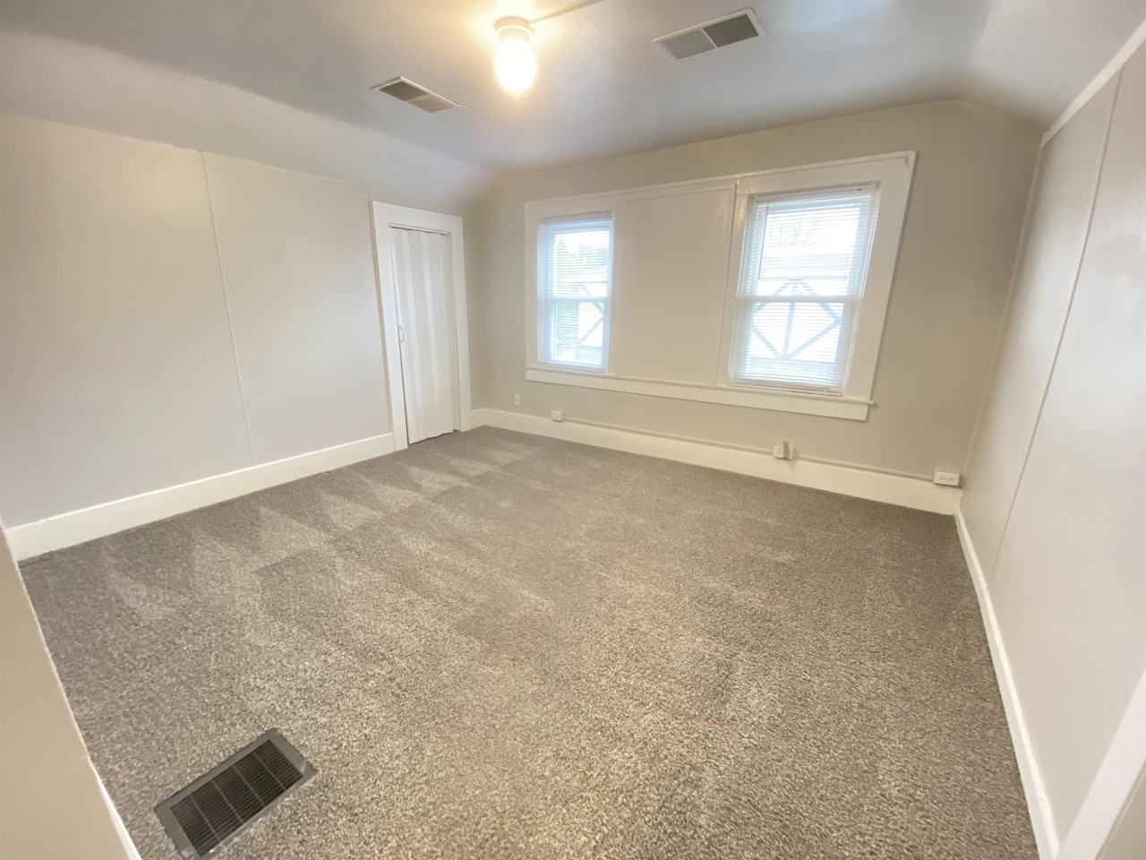 228 E Columbus Ave - Photo 4 of 14