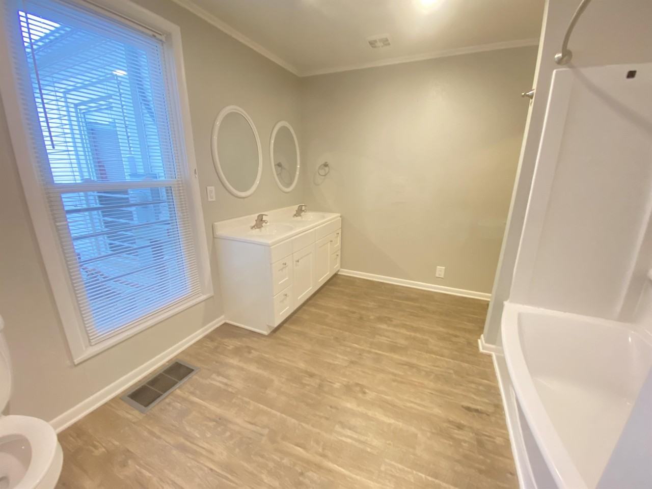 228 E Columbus Ave - Photo 4 of 14