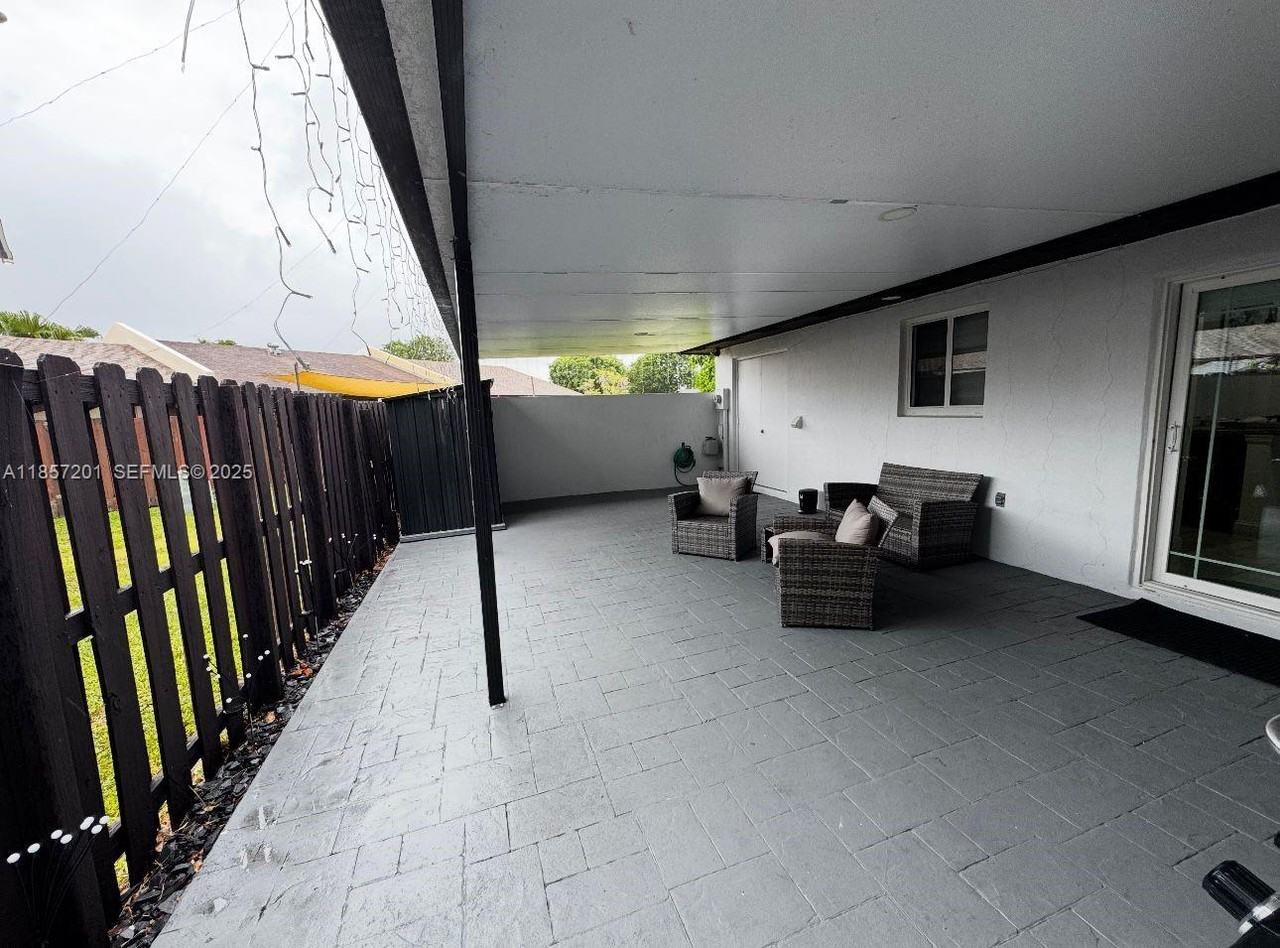 5402 Southwest 138th Avenue #5402 - Photo 5 of 11