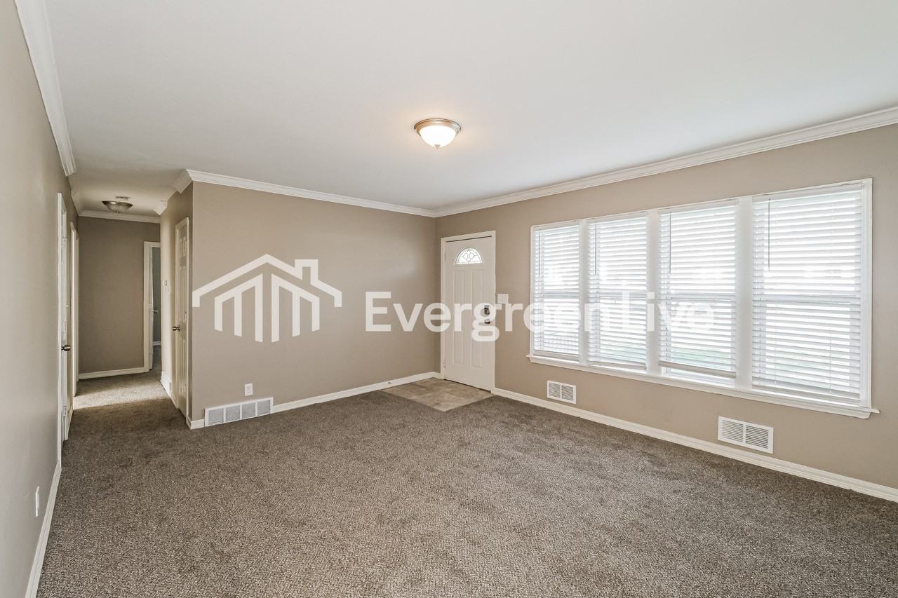 10311 Oakland Ave - Photo 3 of 15