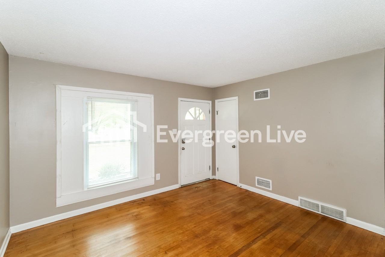 4302 Almo Ave - Photo 4 of 15
