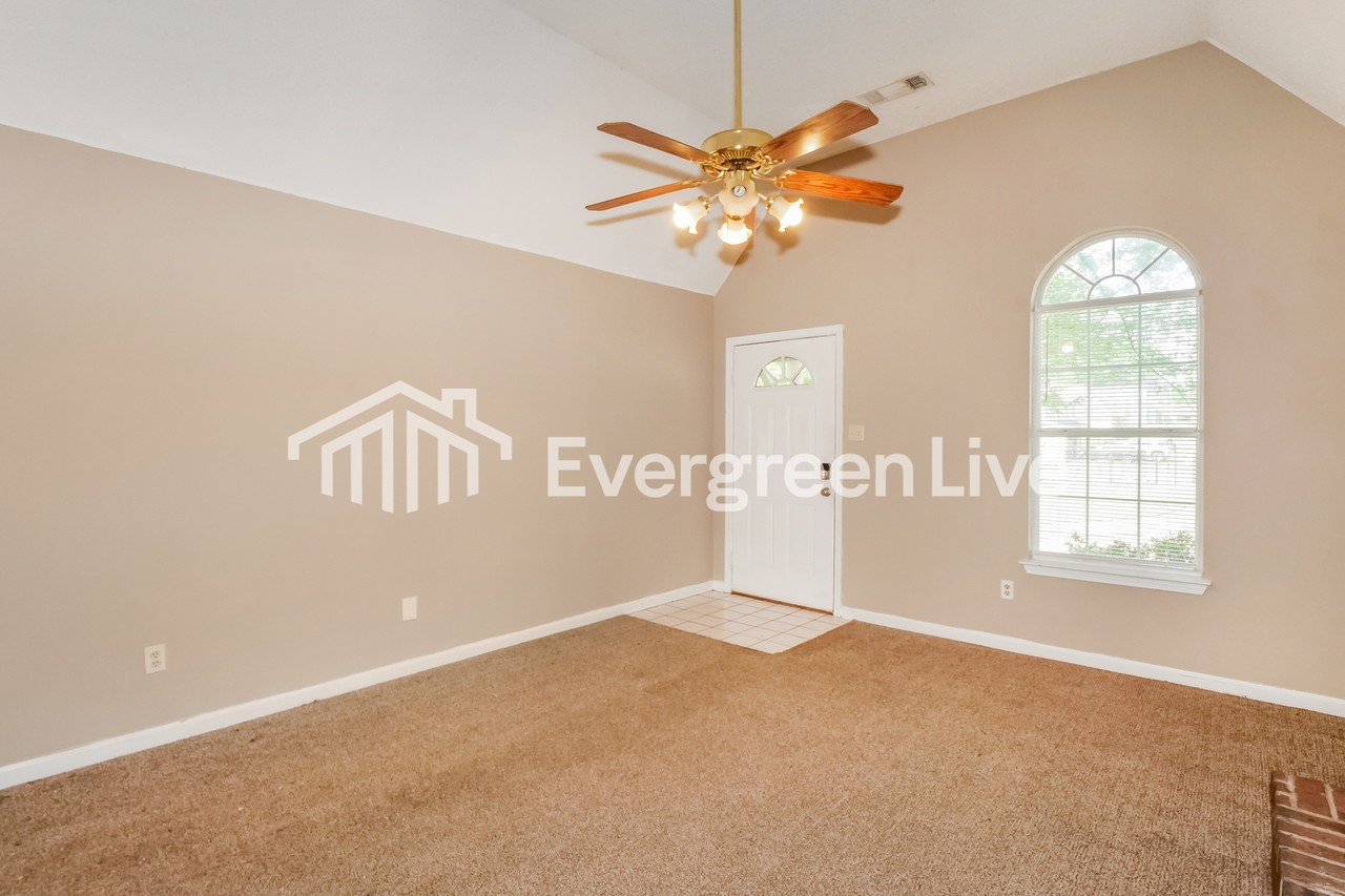 3808 Schanna Dr - Photo 3 of 15