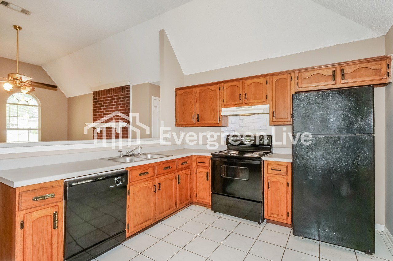 3808 Schanna Dr - Photo 4 of 15