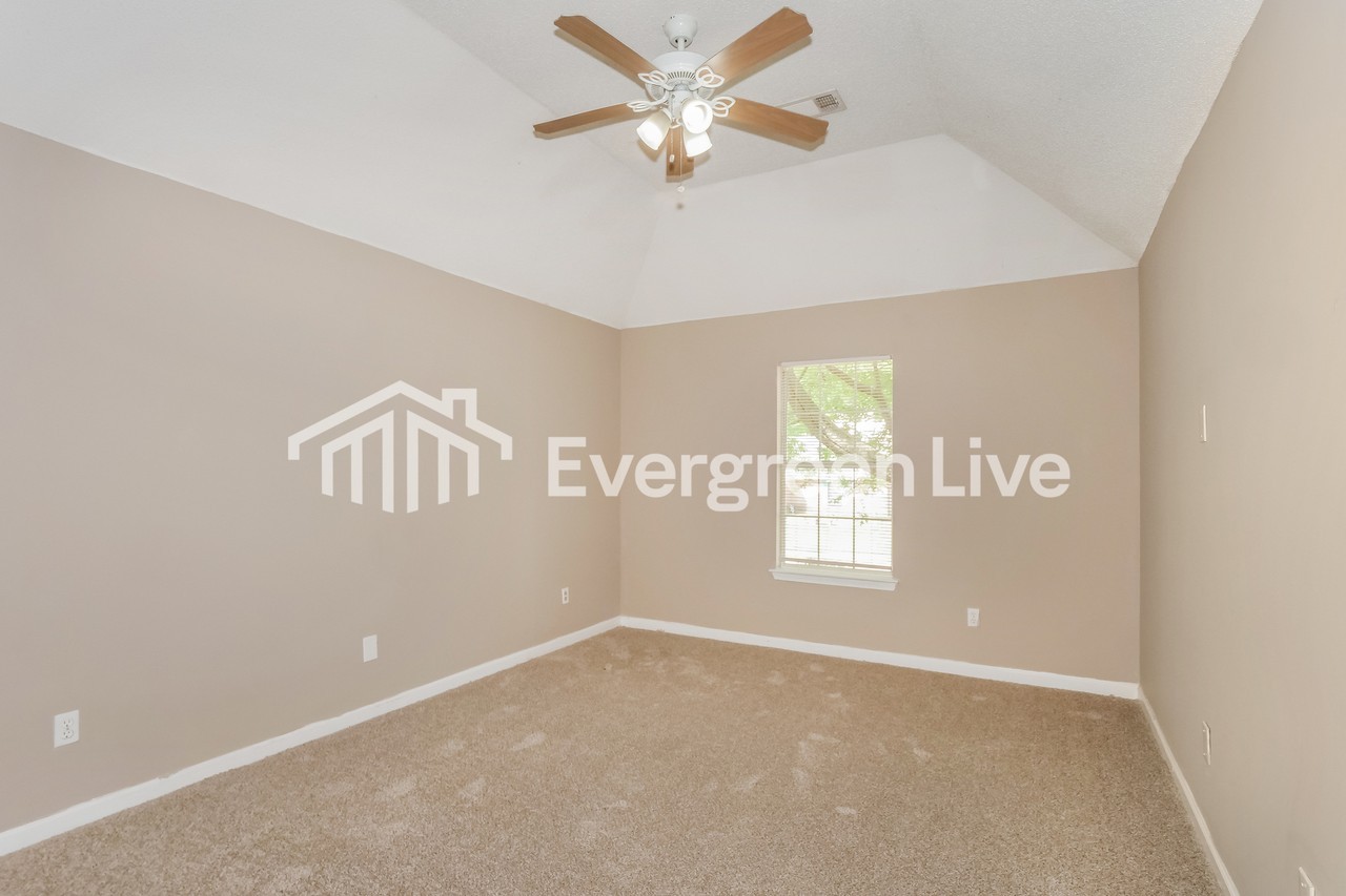 3808 Schanna Dr - Photo 5 of 15