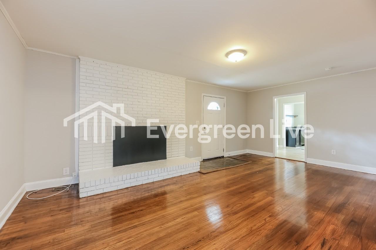 107 Crest Ct - Photo 3 of 15