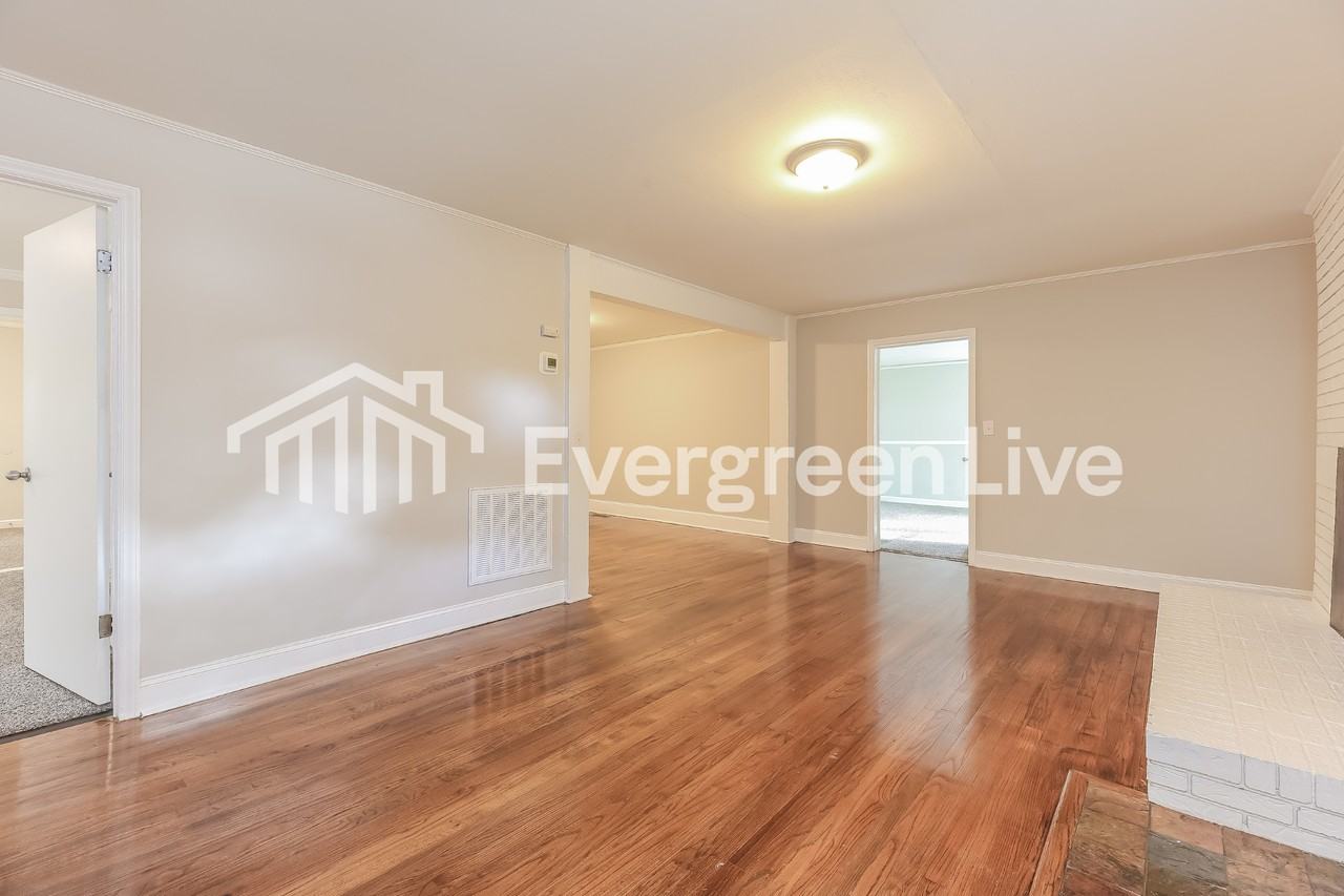 107 Crest Ct - Photo 4 of 15