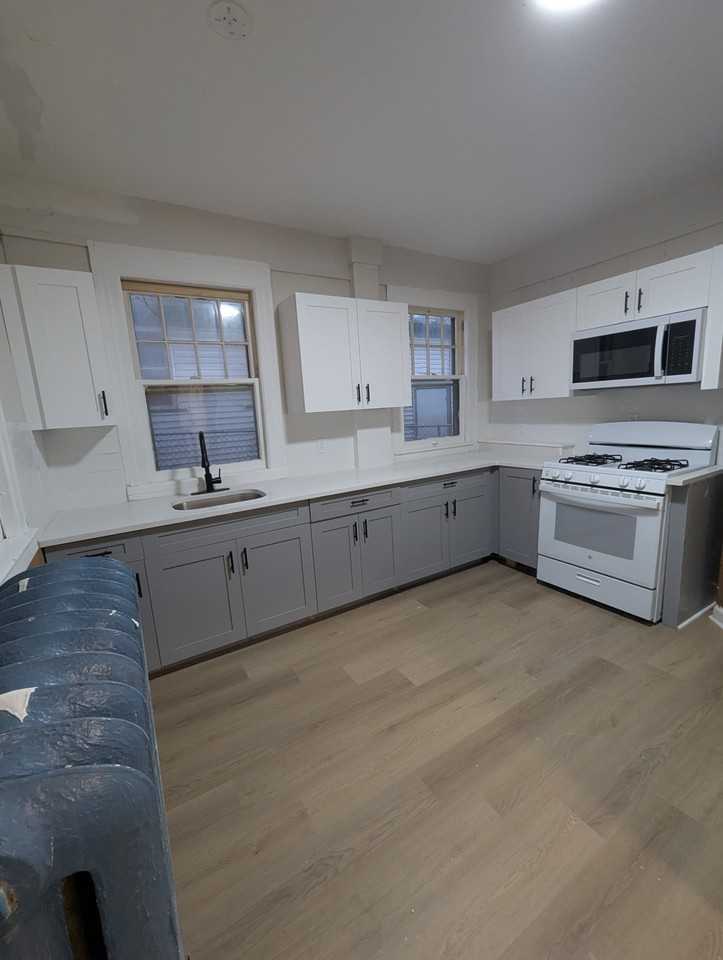 184 Buckingham St #1 - Photo 2 of 5