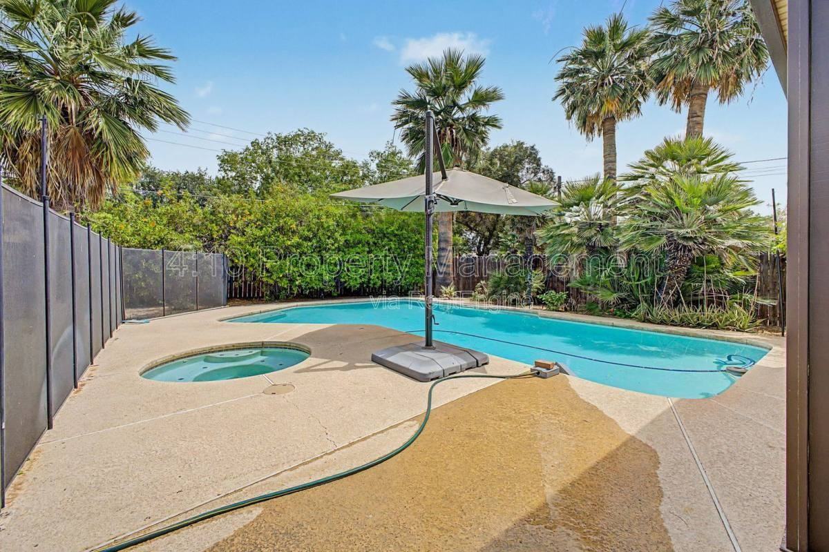 1611 W Gardenia Dr - Photo 2 of 10