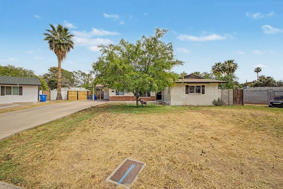 1611 W Gardenia Dr - Photo 3 of 10