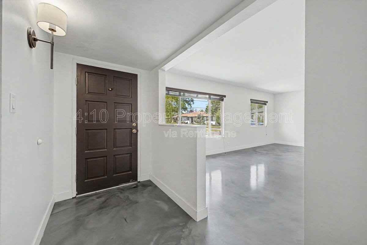 1611 W Gardenia Dr - Photo 6 of 10