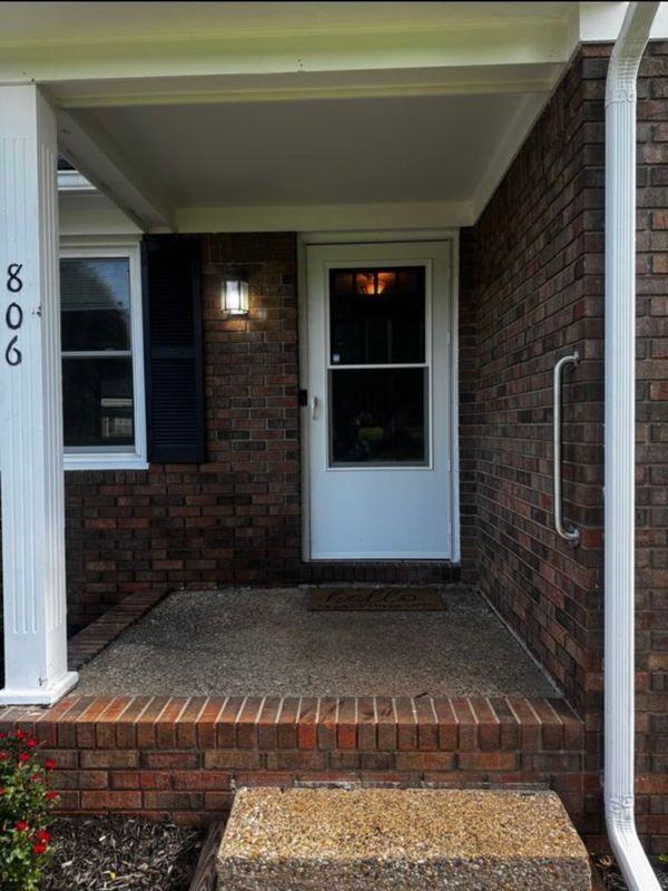 806 Lois Ln - Photo 2 of 22