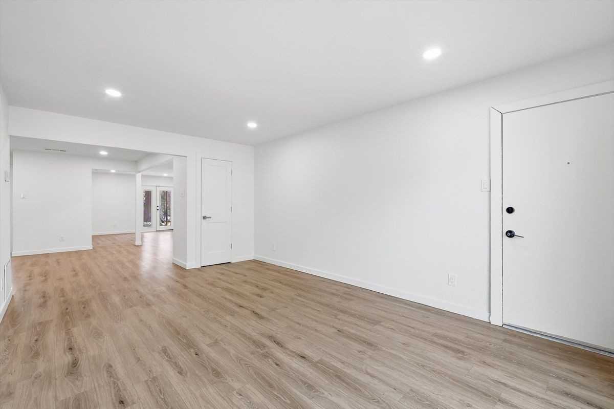 4816 Amesbury Dr - Photo 2 of 50