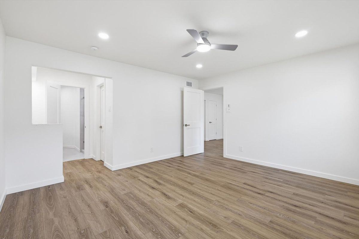 4816 Amesbury Dr - Photo 4 of 50