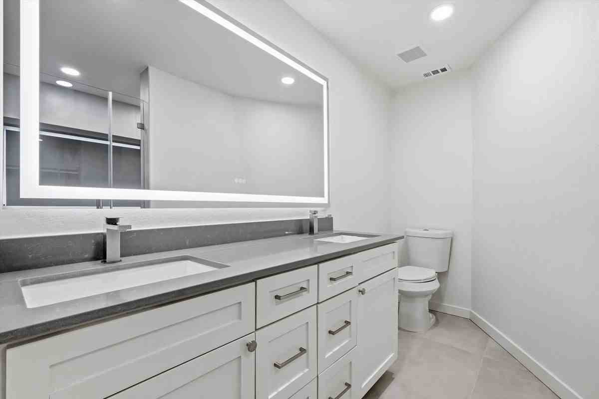 4816 Amesbury Dr - Photo 5 of 50