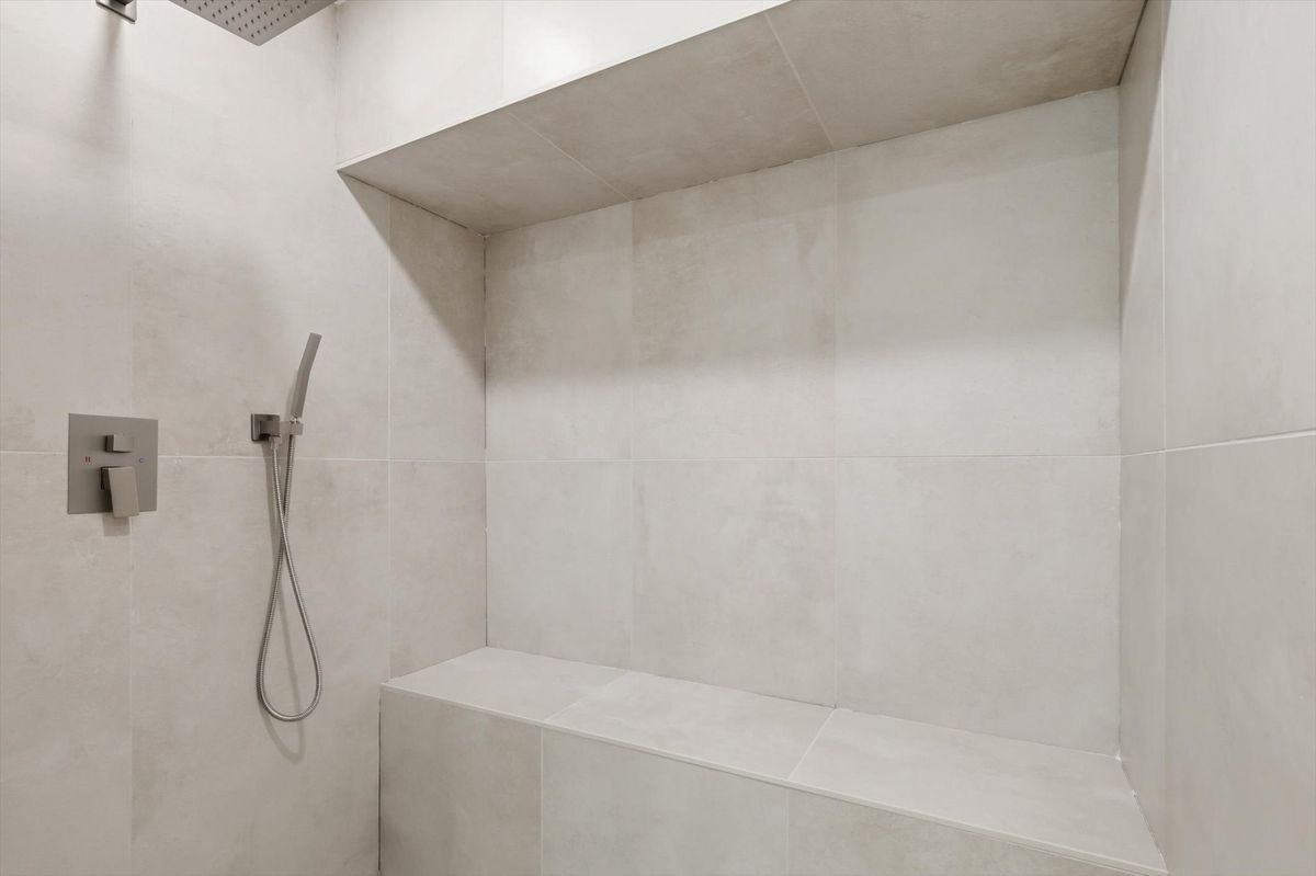 4816 Amesbury Dr - Photo 6 of 50