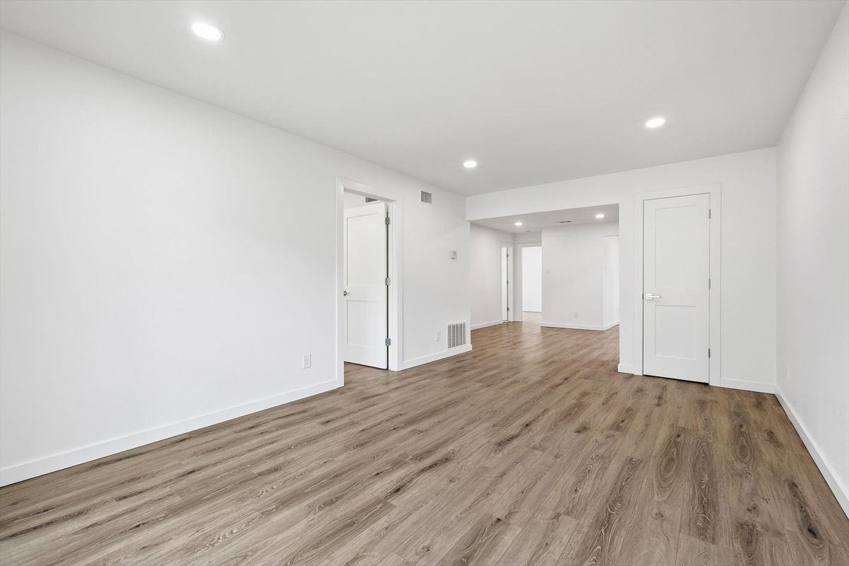 4816 Amesbury Dr - Photo 7 of 50