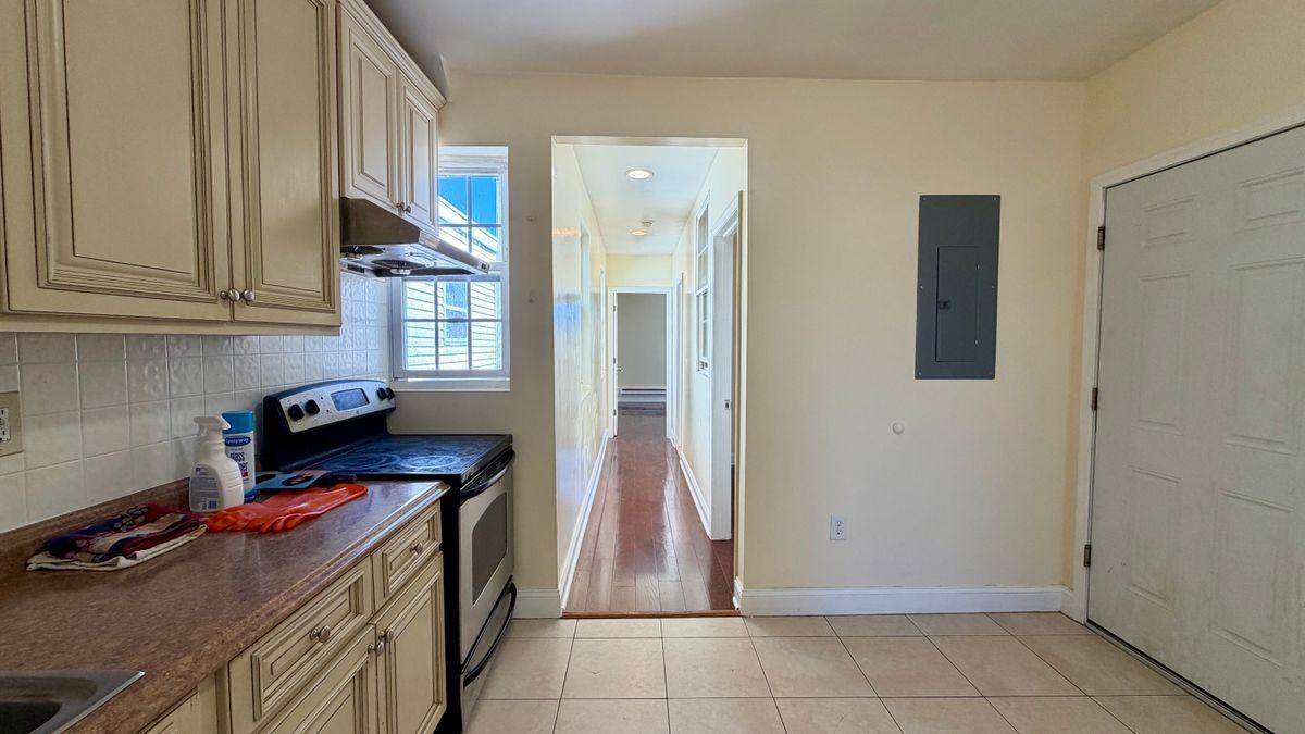 3311 Kensington Ave - Photo 2 of 9