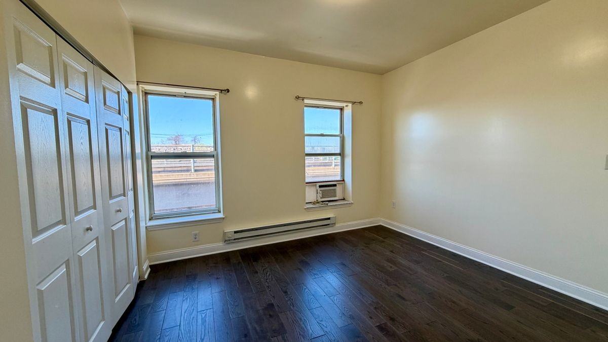 3311 Kensington Ave - Photo 3 of 9