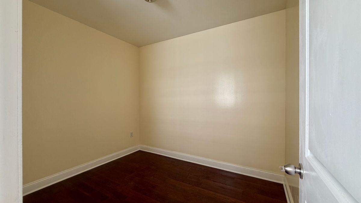 3311 Kensington Ave - Photo 7 of 9