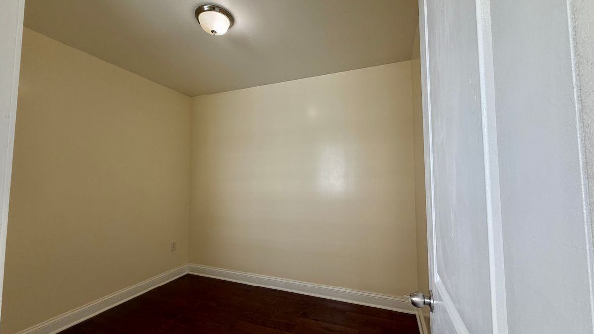 3311 Kensington Ave - Photo 3 of 3