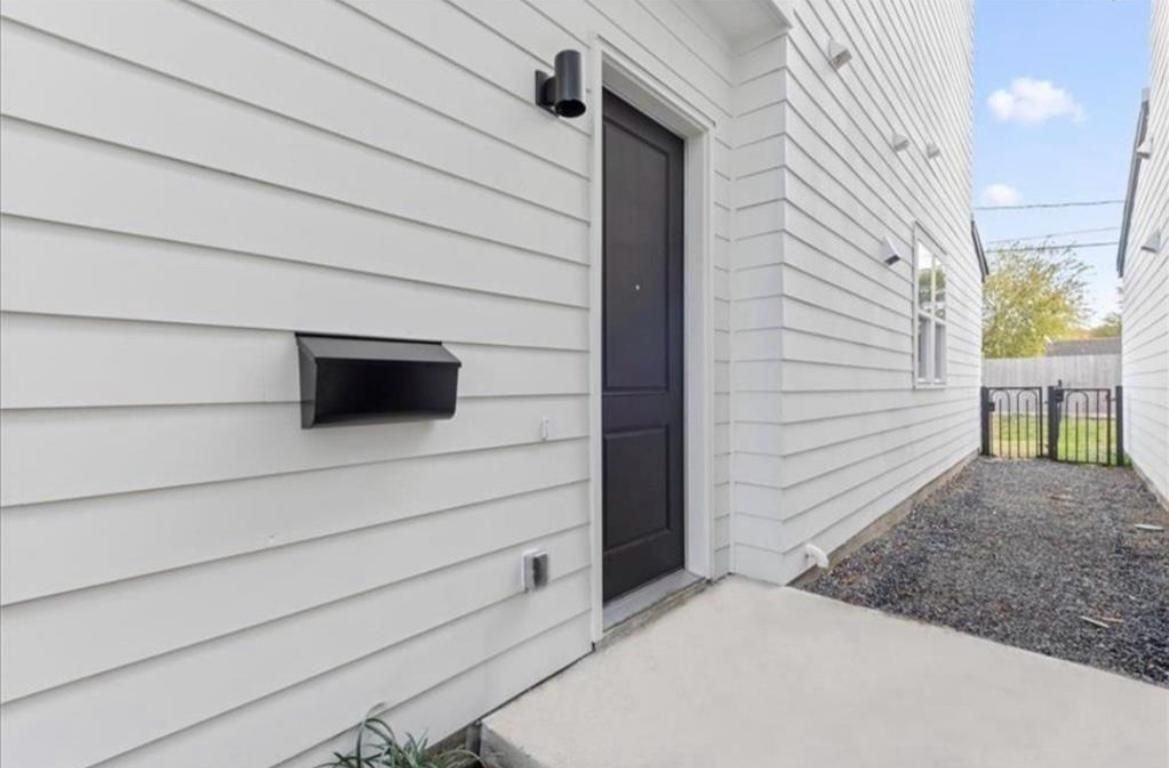 3233 Real St ##A - Photo 3 of 12