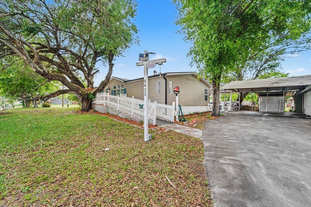 6433 Orris St - Photo 2 of 3