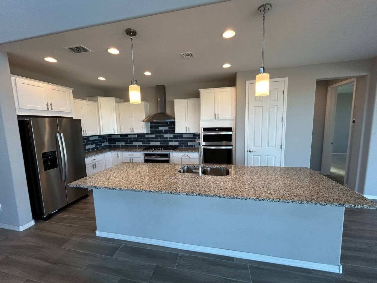 25908 W Sands Dr - Photo 3 of 10