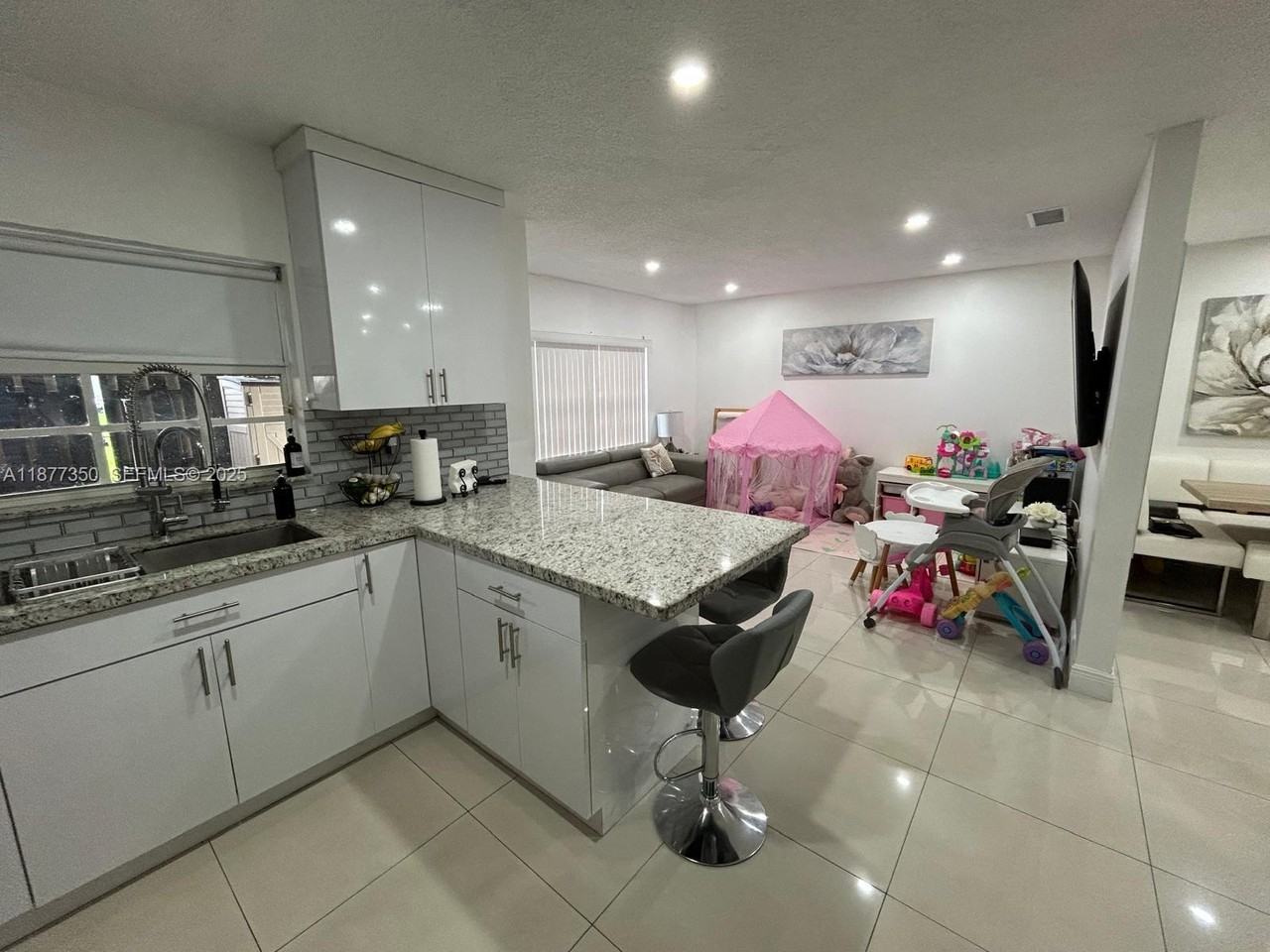 15852 Southwest 68th Terrace #15852 - Photo 2 of 28