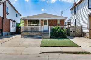 featured image of 40 Mayflower Ave