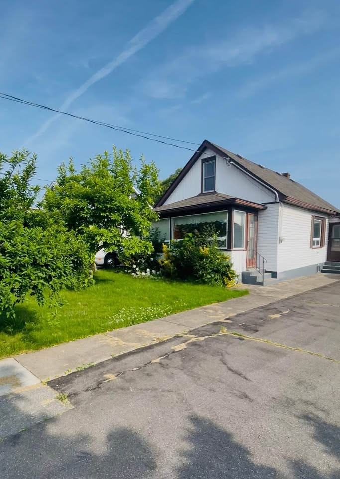 111 Borden Avenue, Port Colborne - Photo 2 of 40