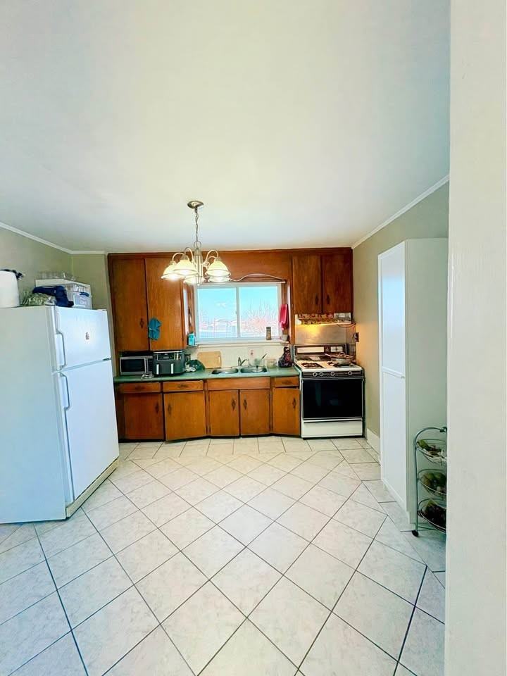 111 Borden Avenue, Port Colborne - Photo 3 of 40