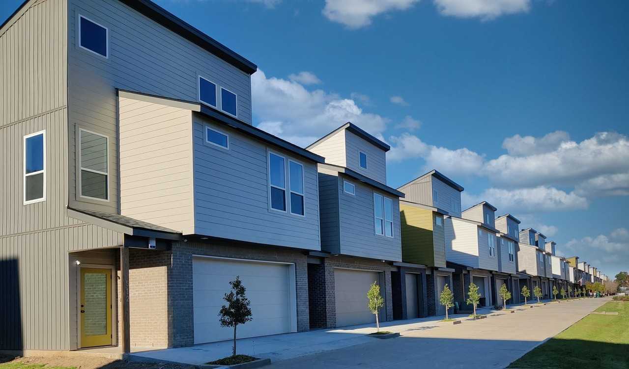 406 Highland Oaks Lane #A - Photo 2 of 11