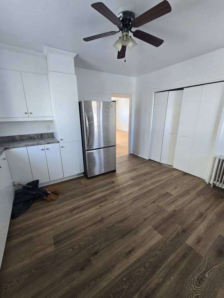 256 Hamilton Street  Unit A - Photo 2 of 10