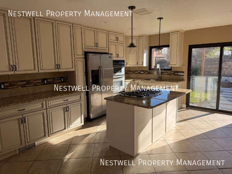 2719 S Imperial St - Photo 2 of 16