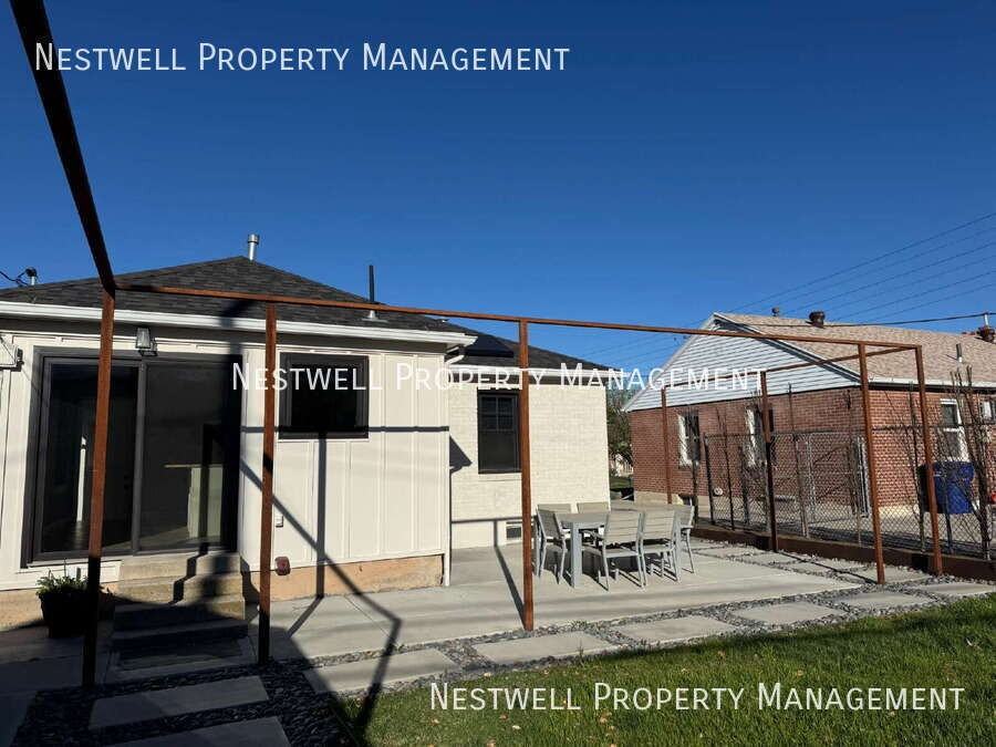 2719 S Imperial St - Photo 6 of 16