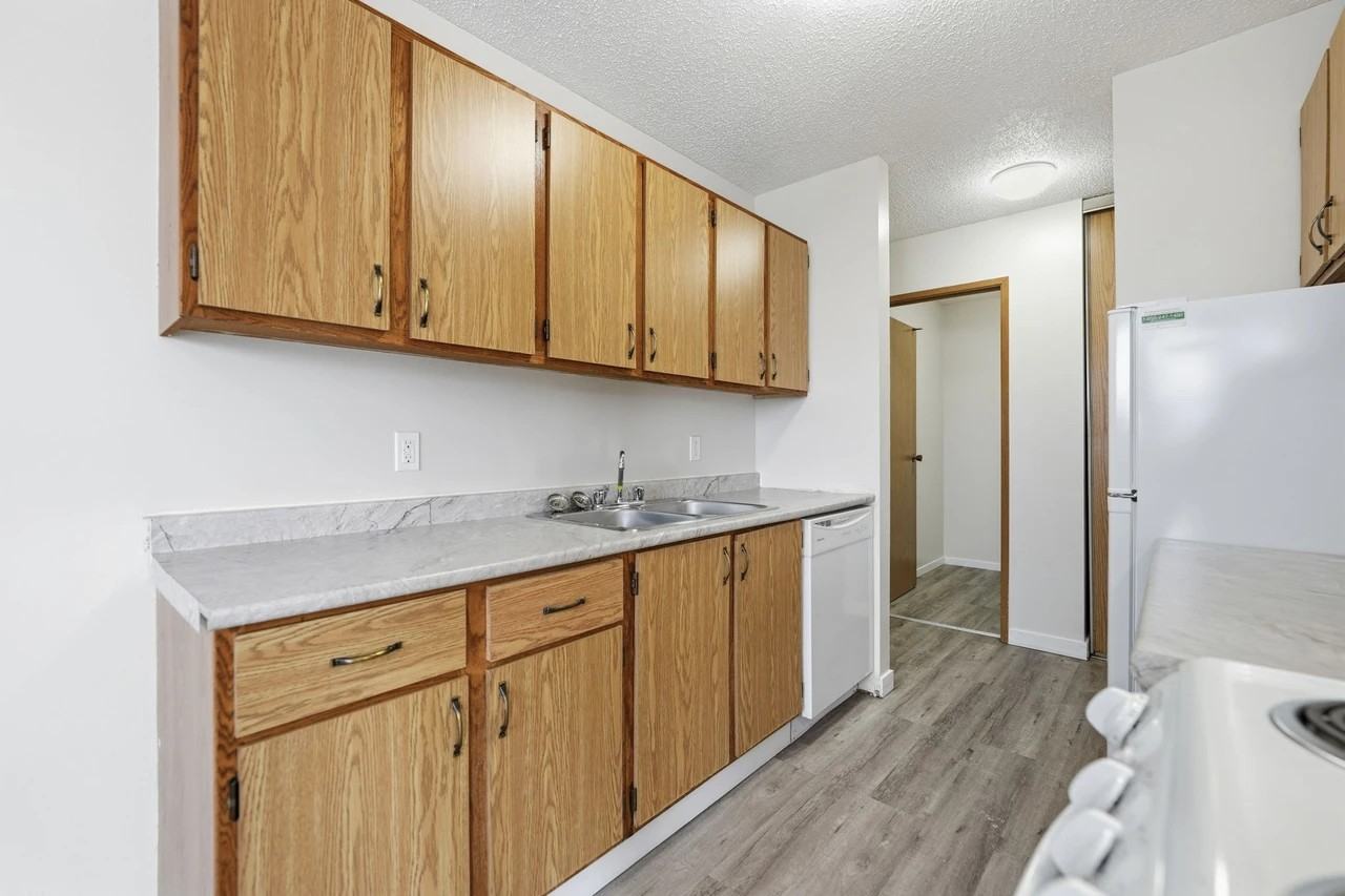 Evergreen Manor - Photo 5 of 20