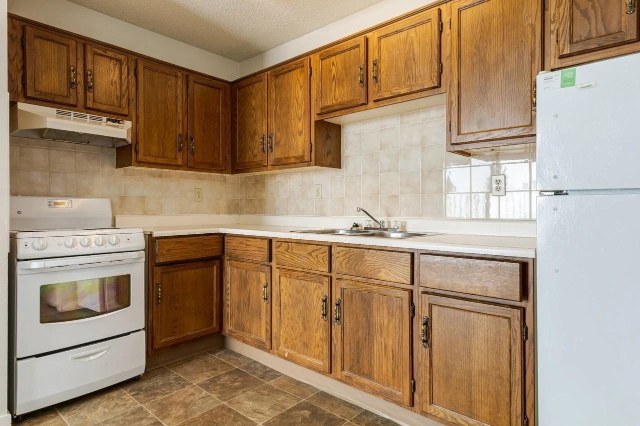 Gleneagles Apartments - Photo 2 of 28