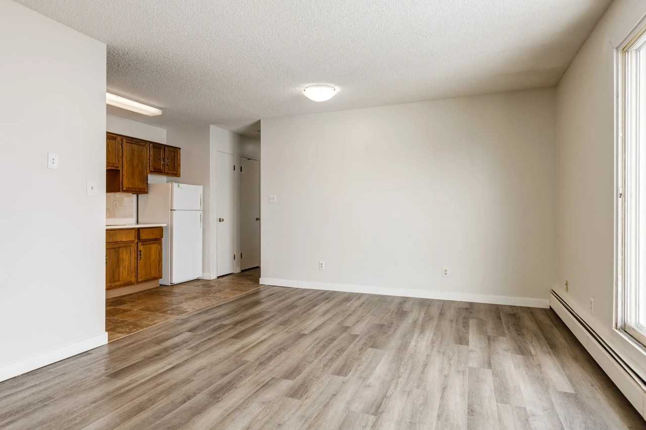 Gleneagles Apartments - Photo 4 of 28