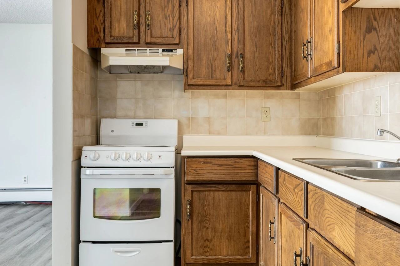 Gleneagles Apartments - Photo 5 of 28