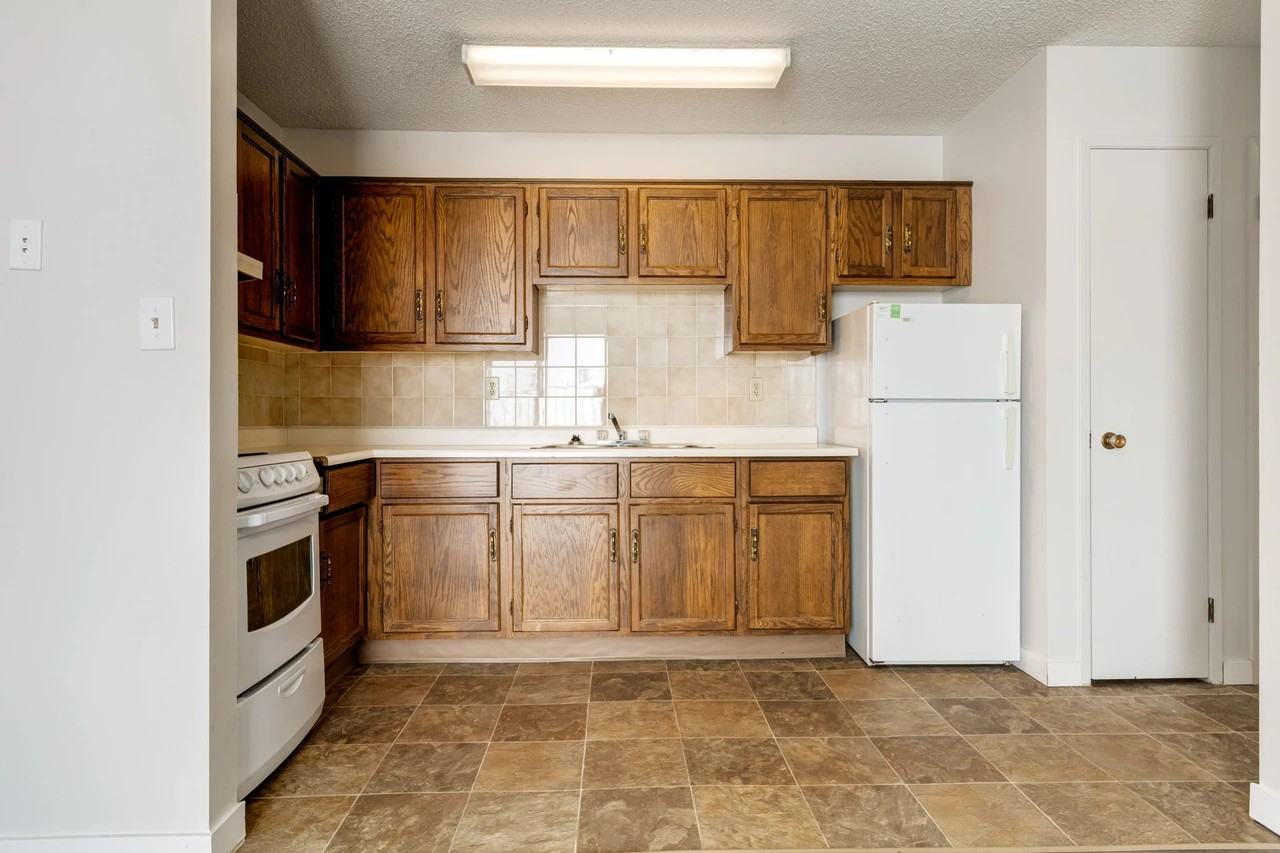 Gleneagles Apartments - Photo 6 of 28