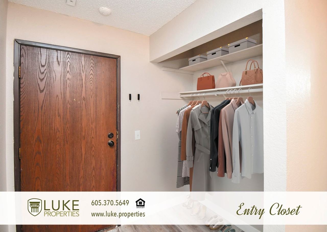 405 S Sycamore Ave & Garage 13 #205 - Photo 2 of 18